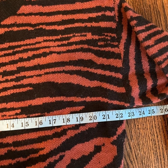 QED London Cinnamon Brown/ Black Zebra Print Sweater Size S/M NWT - Picture 6 of 6